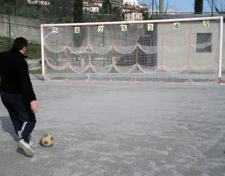 Accessoires de but de foot : filet de foot, mâts, lève-filet