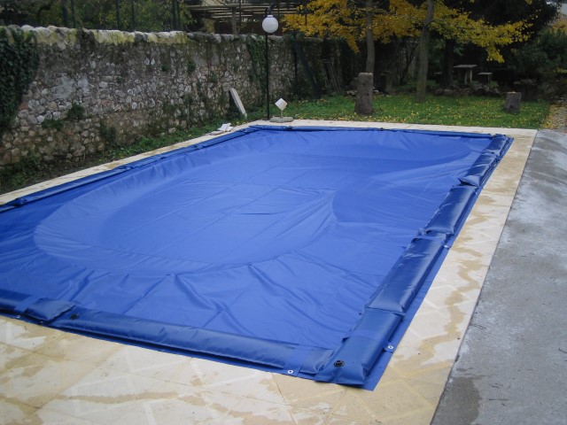 Bâche de couverture piscine en pvc avec œillets 400 gr avec prédisposition boudins d'eau