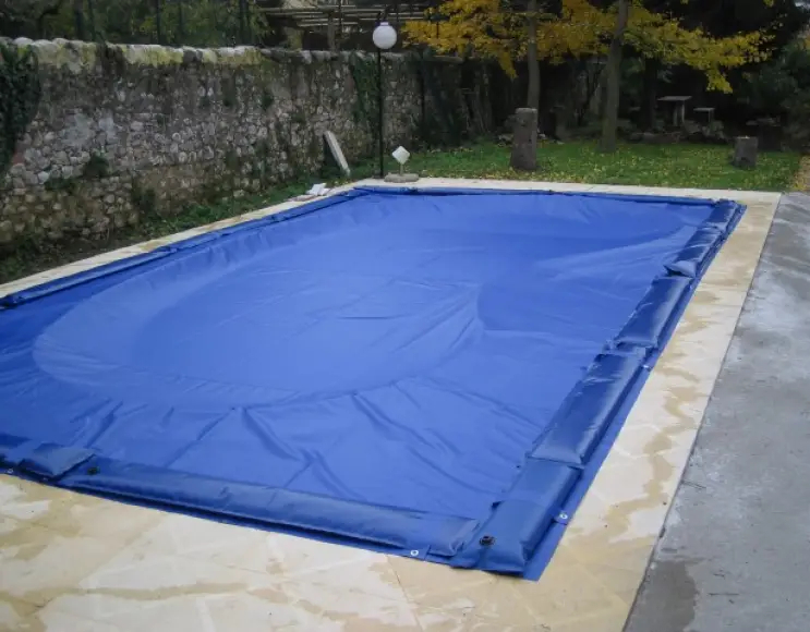 Bâche de couverture piscine en pvc avec œillets 400 gr avec prédisposition boudins d'eau