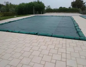 Couverture de piscine en PE 230 g/m2, prédisposition de sacs - cod.PI230FA