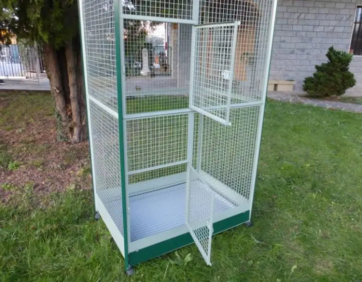 Cage pour perroquets 105x75x180 h.