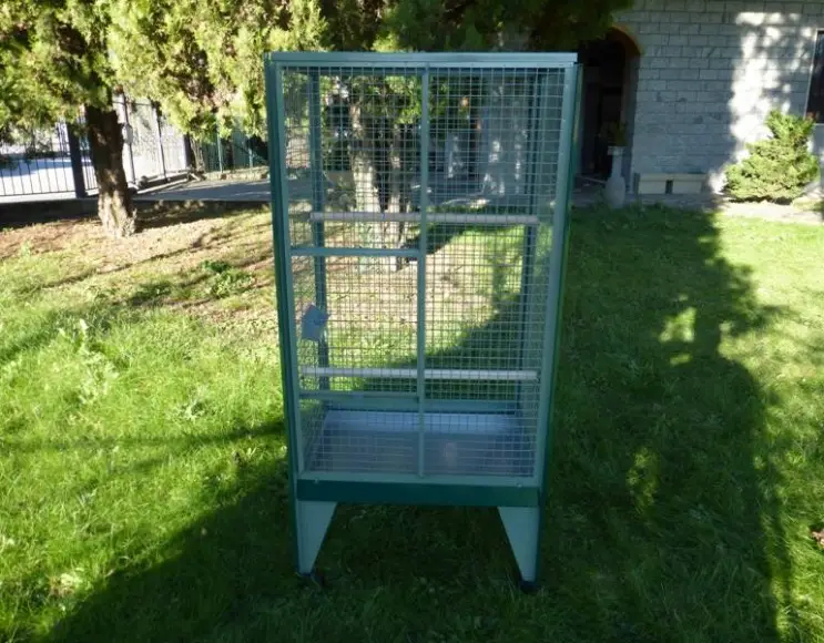 Cage pour perroquets cm 74x54x155 h.