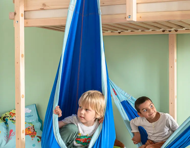 CHAISE SUSPENDUE MODÈLE DAUPHIN en forme de GOUTTE