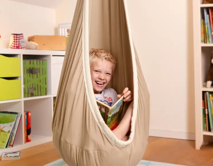 CHAISE SUSPENDUE MODÈLE OURS EN PELUCHE en forme de GOUTTE
