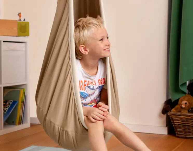 CHAISE SUSPENDUE MODÈLE OURS EN PELUCHE en forme de GOUTTE