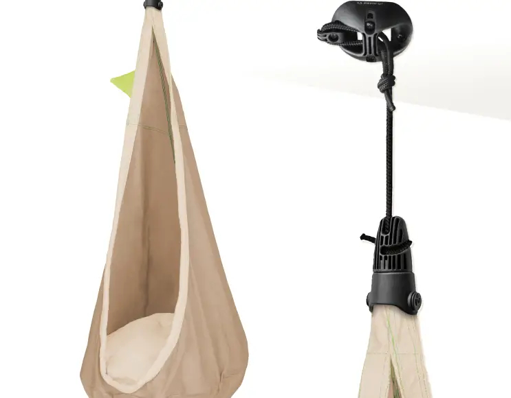 CHAISE SUSPENDUE MODÈLE OURS EN PELUCHE en forme de GOUTTE
