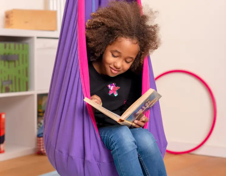 CHAISE SUSPENDUE MODÈLE LILLY en forme de GOUTTE