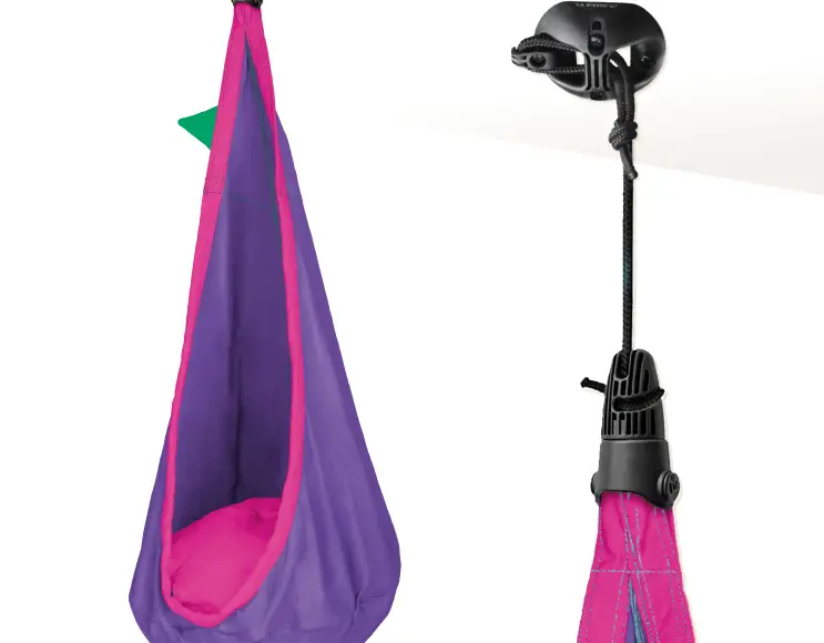 CHAISE SUSPENDUE MODÈLE LILLY en forme de GOUTTE