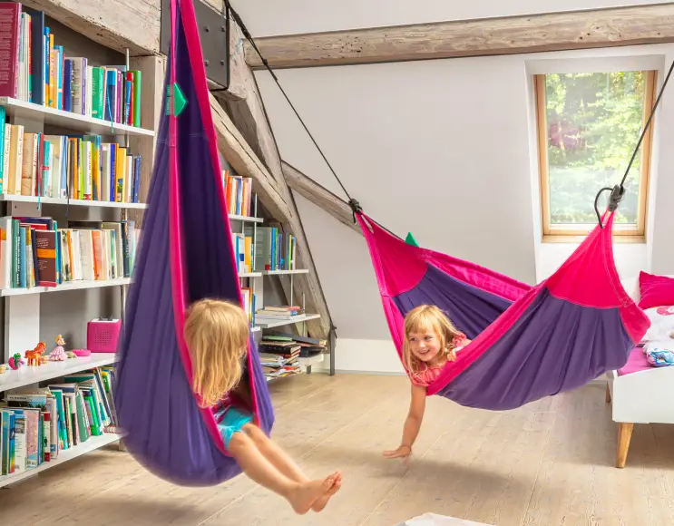 CHAISE SUSPENDUE MODÈLE LILLY en forme de GOUTTE